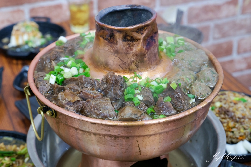 台中南區｜鈺鳳牛羊肉火鍋．古早味碳火牛肉鍋，鄰近中興大學的隱藏版美食 @飛天璇的口袋