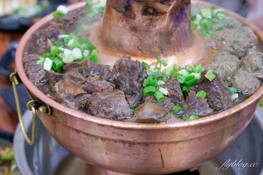 台中南區｜鈺鳳牛羊肉火鍋．古早味碳火牛肉鍋，鄰近中興大學的隱藏版美食 @飛天璇的口袋