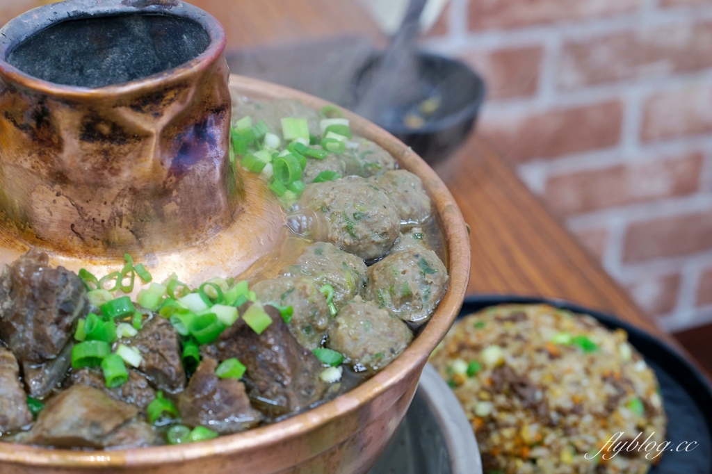 台中南區｜鈺鳳牛羊肉火鍋．古早味碳火牛肉鍋，鄰近中興大學的隱藏版美食 @飛天璇的口袋