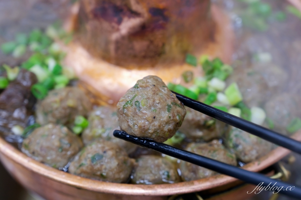 台中南區｜鈺鳳牛羊肉火鍋．古早味碳火牛肉鍋，鄰近中興大學的隱藏版美食 @飛天璇的口袋