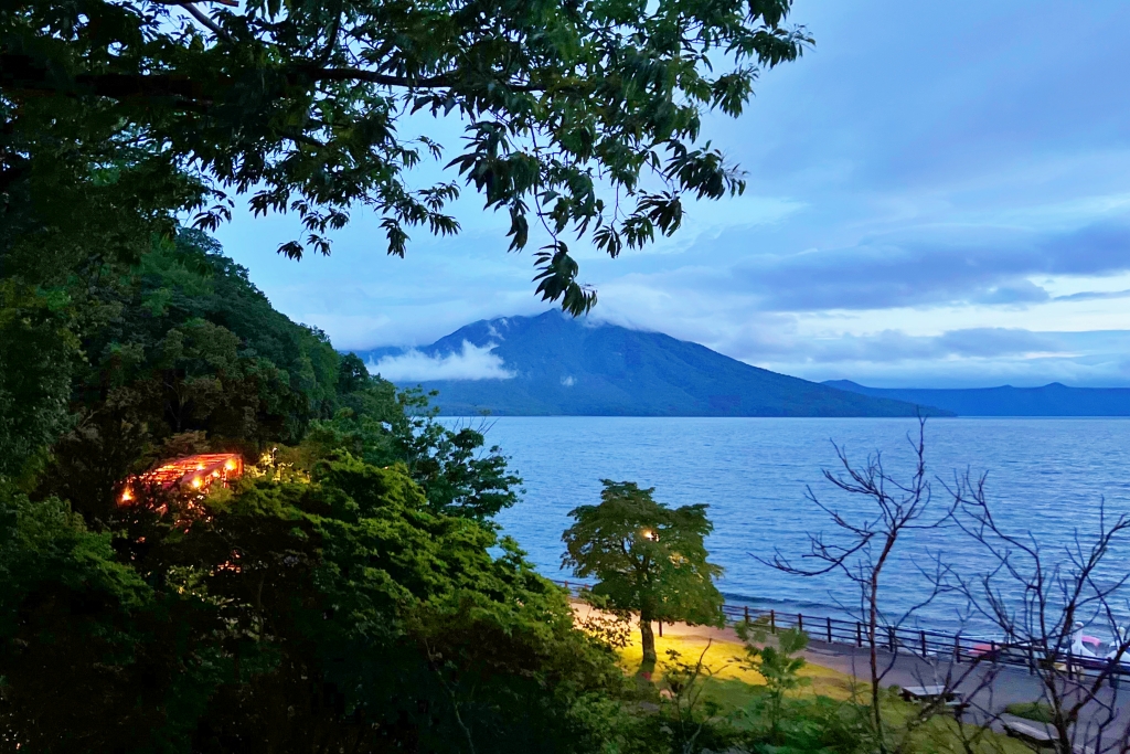 日本北海道｜支笏湖．日本最北的不凍湖，冬天限定的冰濤祭 @飛天璇的口袋