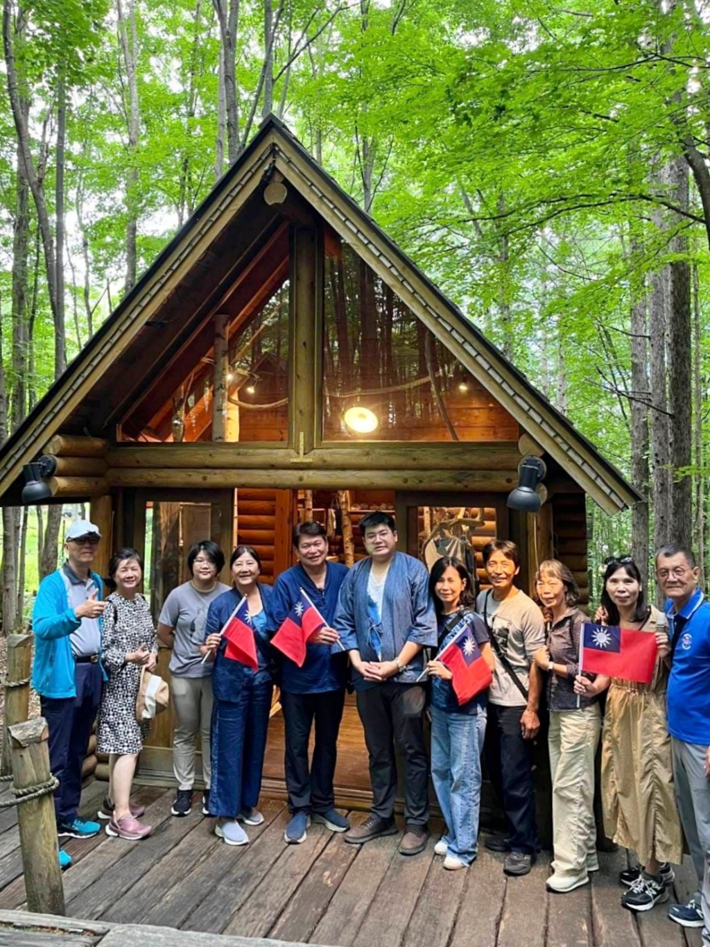 日本北海道｜森林精靈露台．富良野夢幻童話景點，森林裡的15間小木屋 @飛天璇的口袋