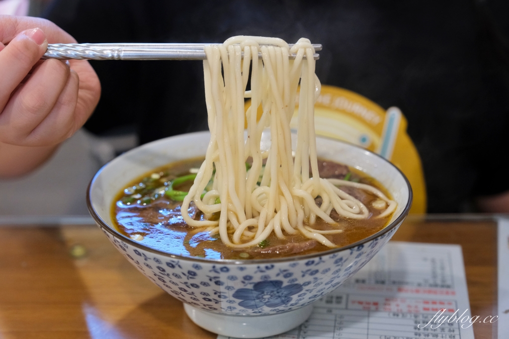 台中北區｜吳家莊頂級牛肉麵．台中好吃牛肉麵推薦，香港人也慕名來吃 @飛天璇的口袋