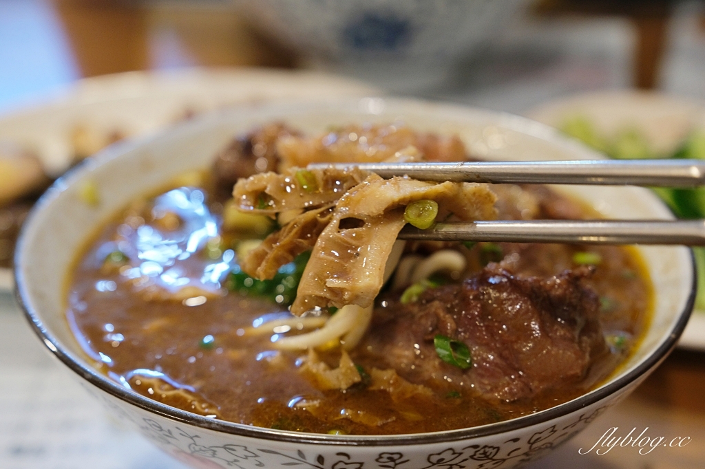 台中北區｜吳家莊頂級牛肉麵．台中好吃牛肉麵推薦，香港人也慕名來吃 @飛天璇的口袋