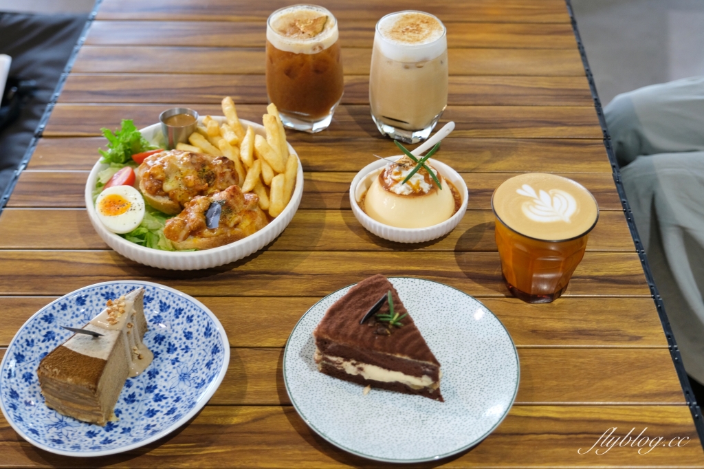 台中西區｜Cuppa Mc Cafe 美村店．台中露營風早午餐店，咖啡甜點也有水準 @飛天璇的口袋