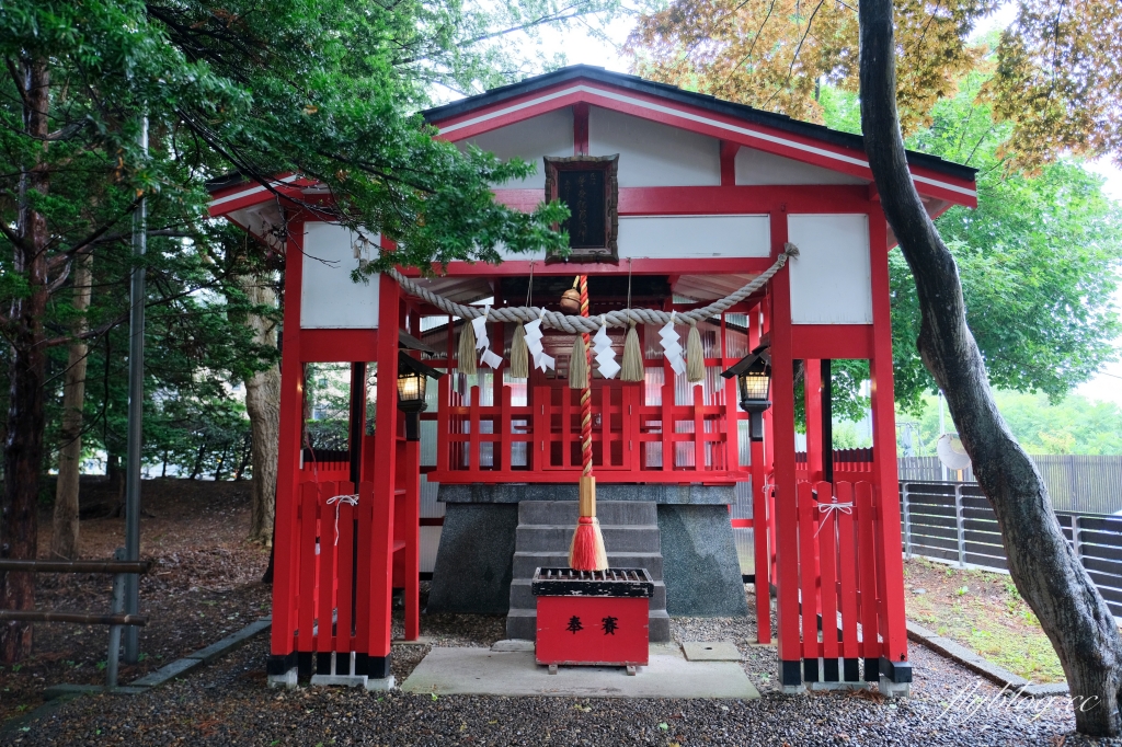 日本北海道｜湯倉神社．函館湯川溫泉的發源地，可愛的神兔籤詩和烏賊御守 @飛天璇的口袋