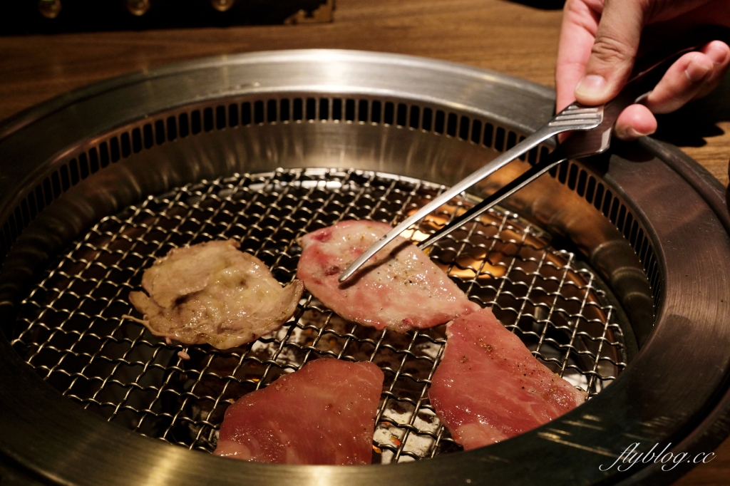 台中西屯｜山鯨本家 HONKE．夢幻珠寶箱和牛饗宴，京都風和服拍照體驗 @飛天璇的口袋