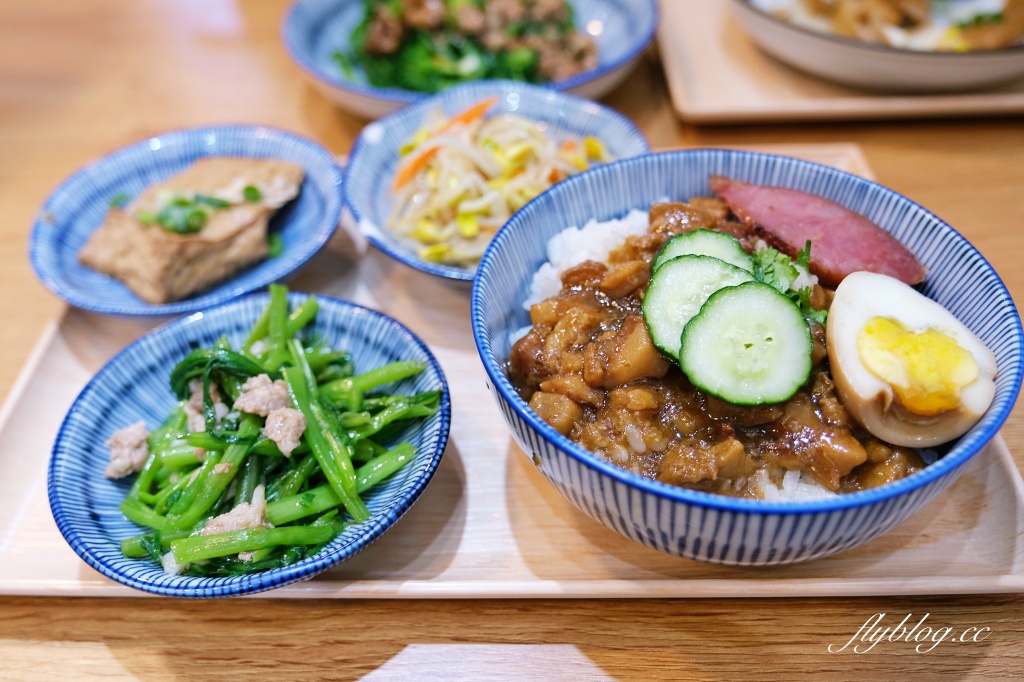 台中南屯｜小初店．台中米其林指南推薦，好吃的牛肉麵和滷肉飯 @飛天璇的口袋