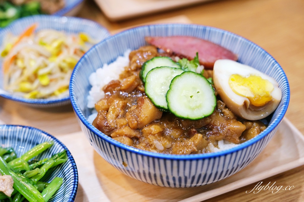 台中南屯｜小初店．台中米其林指南推薦，好吃的牛肉麵和滷肉飯 @飛天璇的口袋