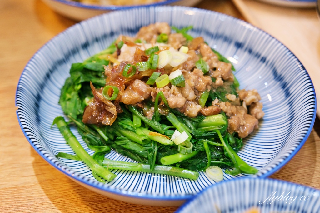 台中南屯｜小初店．台中米其林指南推薦，好吃的牛肉麵和滷肉飯 @飛天璇的口袋