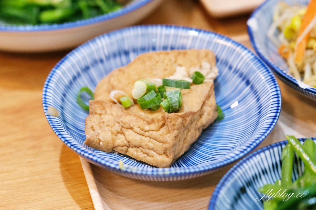 台中南屯｜小初店．台中米其林指南推薦，好吃的牛肉麵和滷肉飯 @飛天璇的口袋