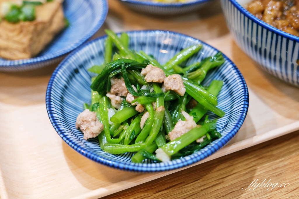 台中南屯｜小初店．台中米其林指南推薦，好吃的牛肉麵和滷肉飯 @飛天璇的口袋