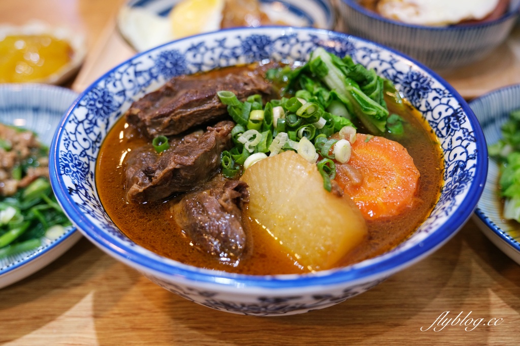 台中南屯｜小初店．台中米其林指南推薦，好吃的牛肉麵和滷肉飯 @飛天璇的口袋