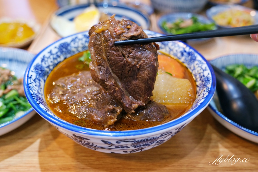 台中南屯｜小初店．台中米其林指南推薦，好吃的牛肉麵和滷肉飯 @飛天璇的口袋