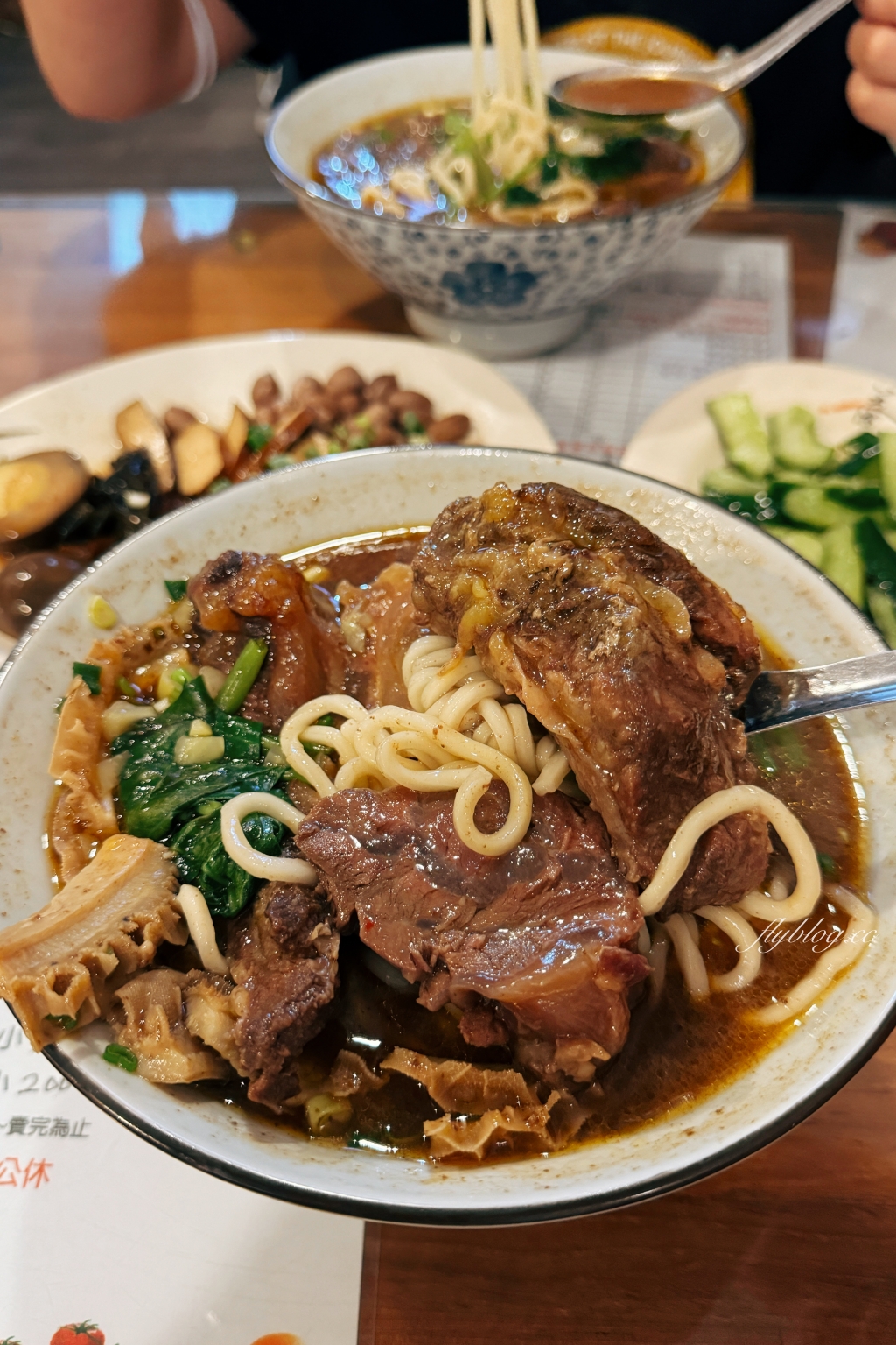 台中北區｜吳家莊頂級牛肉麵．台中好吃牛肉麵推薦，香港人也慕名來吃 @飛天璇的口袋