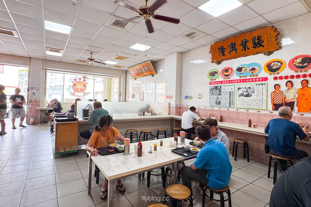 台中豐原｜康康豬豬血湯炒麵．炒麵界的經濟奇蹟，生意好到有三個停車場(附菜單) @飛天璇的口袋