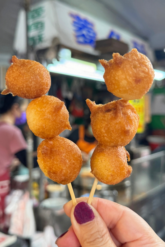 台中豐原｜廟東菱角酥．廟東超人氣排隊美食，光是菱角酥就賣了50年 @飛天璇的口袋