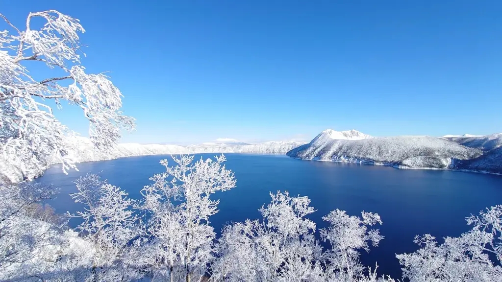 日本北海道｜摩周湖．日本透明度最高湖泊，北海道三個藍之一的摩周藍 @飛天璇的口袋