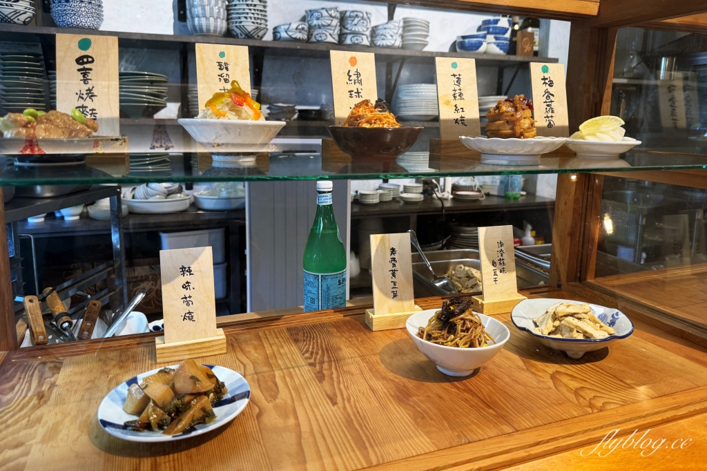 台中西區｜繡球麵店．節氣小菜更是亮點，米其林必比登推薦台中文青麵店 @飛天璇的口袋