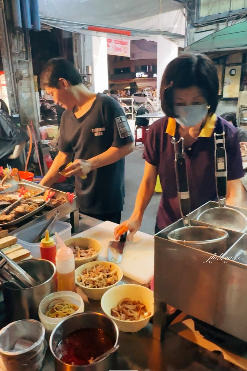 台中西屯｜烏龍路邊攤．台中超強宵夜場，還沒開始營業就排隊 @飛天璇的口袋