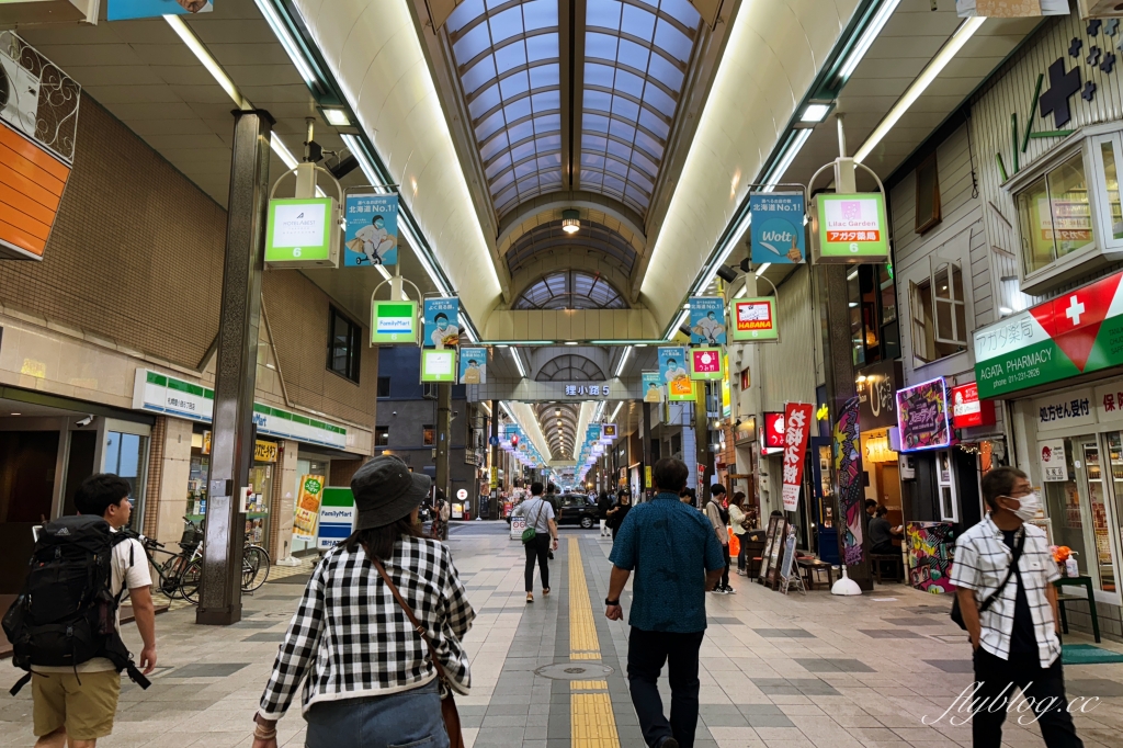 日本北海道｜喜來登拉麵 Kiraito．狸小麵拉麵老店，滿滿蔥花小山超療癒 @飛天璇的口袋