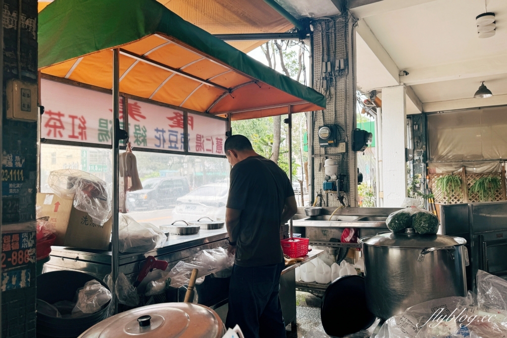 台中西區｜隆美肉羹麵線．忠信市場裡的豆花攤，吃一個濃濃的古早味 @飛天璇的口袋