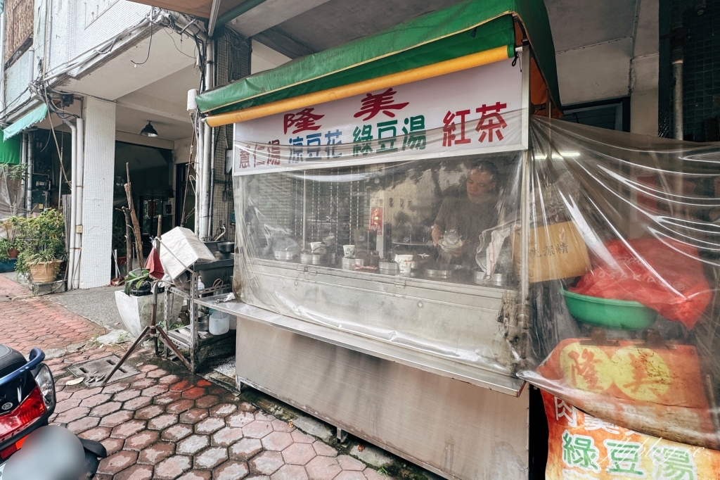 台中西區｜隆美肉羹麵線．忠信市場裡的豆花攤，吃一個濃濃的古早味 @飛天璇的口袋