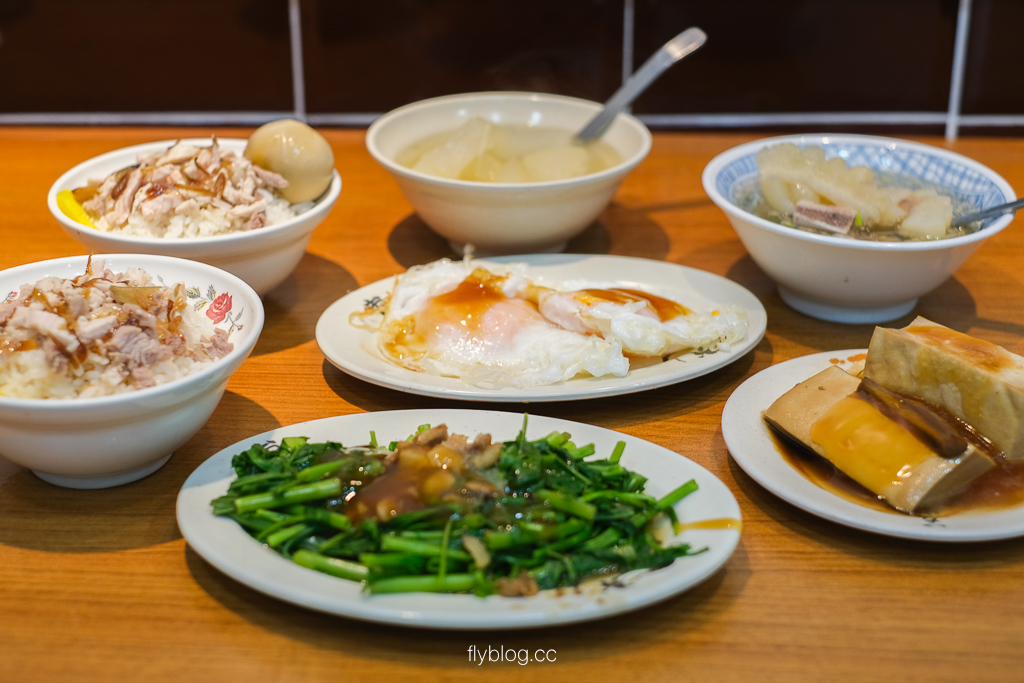 嘉義西區｜阿溪雞肉飯．在地人激推！清爽好味雞肉飯與必點小菜，錯過招牌肉片飯也值得！ @飛天璇的口袋