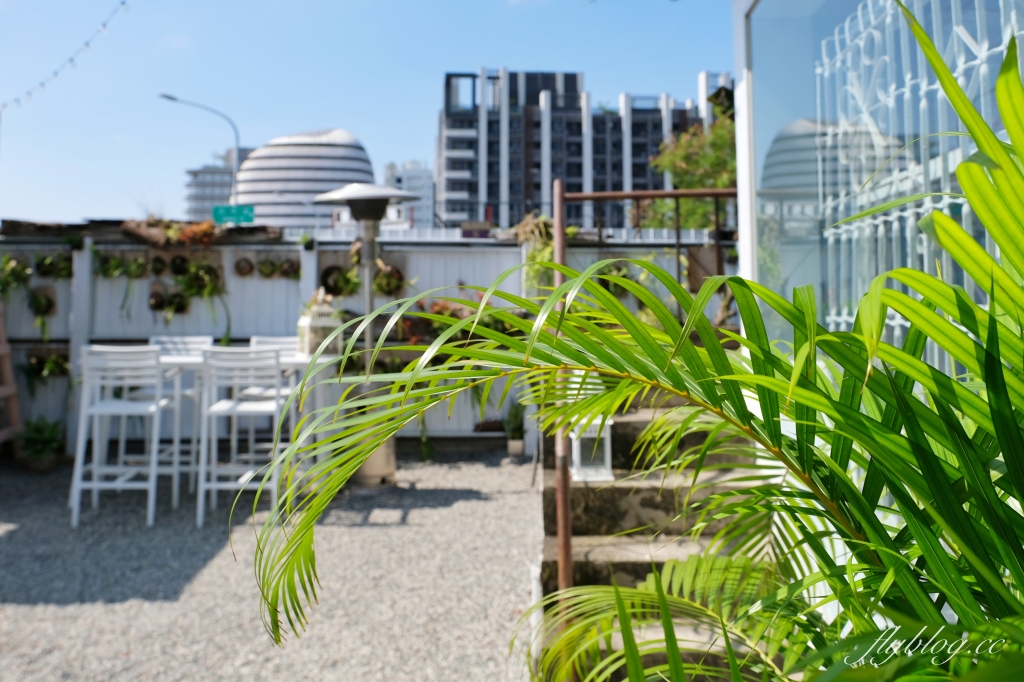 台中西屯｜Le Trésor她說．水湳純白老宅咖啡館，是早午餐甜點店也是餐酒館 @飛天璇的口袋