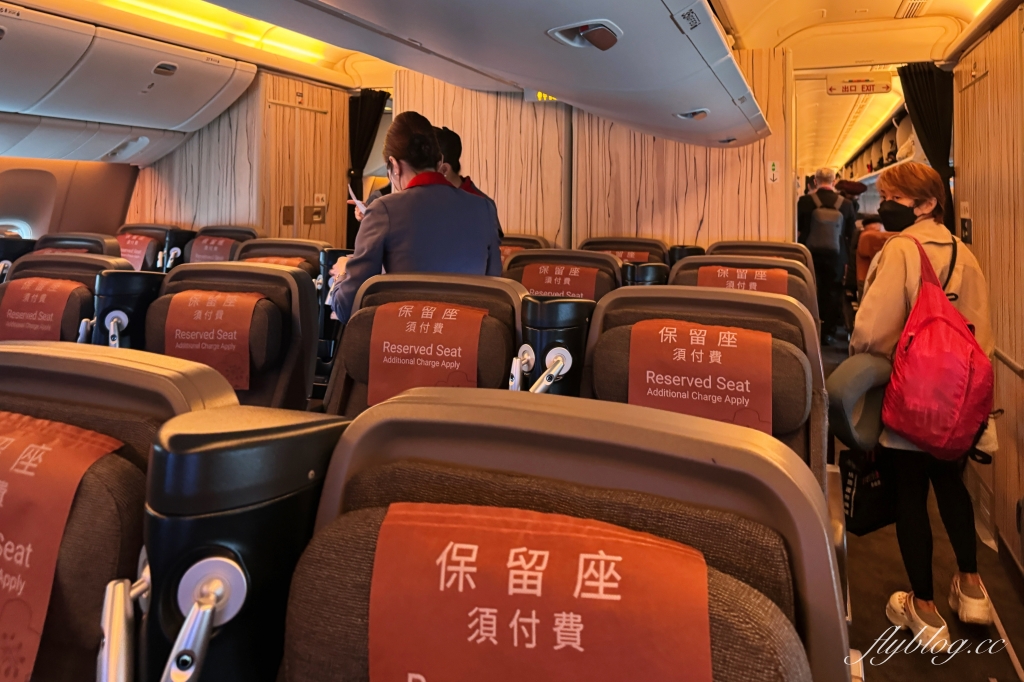 馬來西亞吉隆坡｜中華航空 CI721 台北–吉隆坡 Boeing 777-300ER，五桐號聯名冰淇淋 @飛天璇的口袋