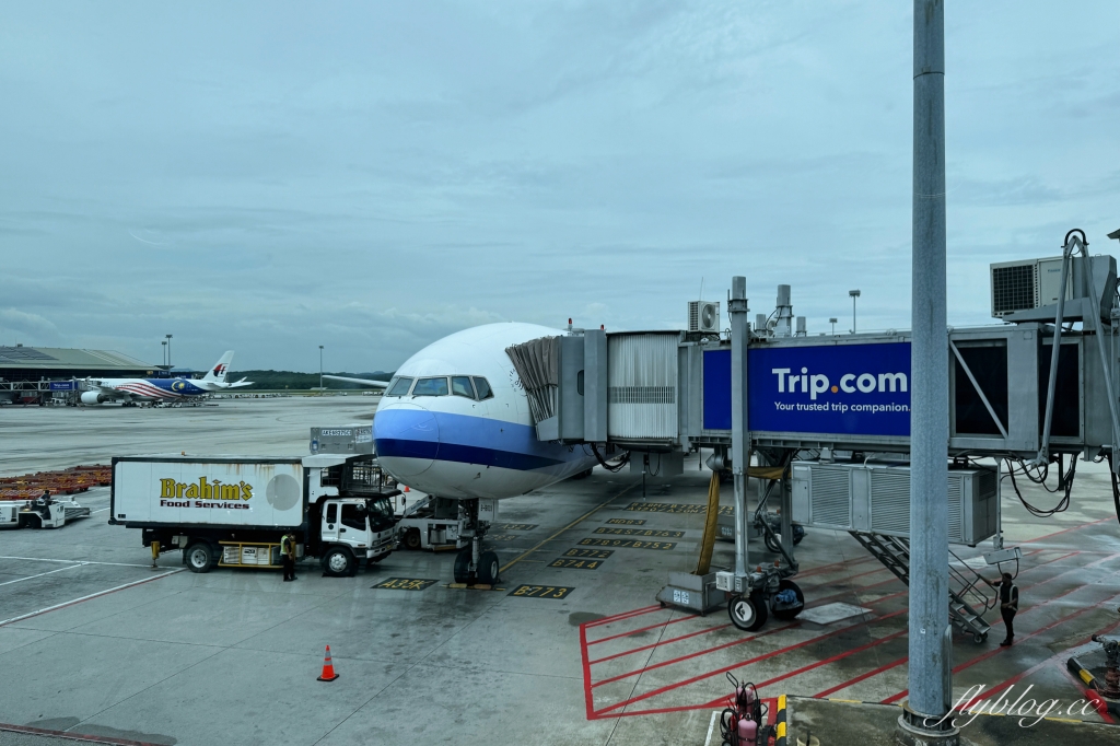 馬來西亞吉隆坡｜中華航空 CI721 台北–吉隆坡 Boeing 777-300ER，五桐號聯名冰淇淋 @飛天璇的口袋