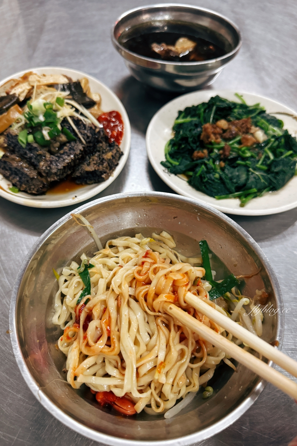 台中北屯｜金谷不囉嗦．金谷市場銅板美食，昌平路人氣宵夜場 @飛天璇的口袋