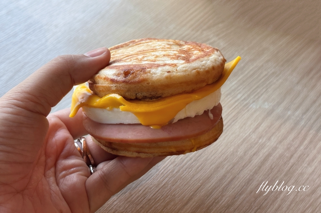 麥當勞早餐！McGriddles「厚鬆餅堡系列」台灣吃得到，11/13起限定35天快閃 @飛天璇的口袋