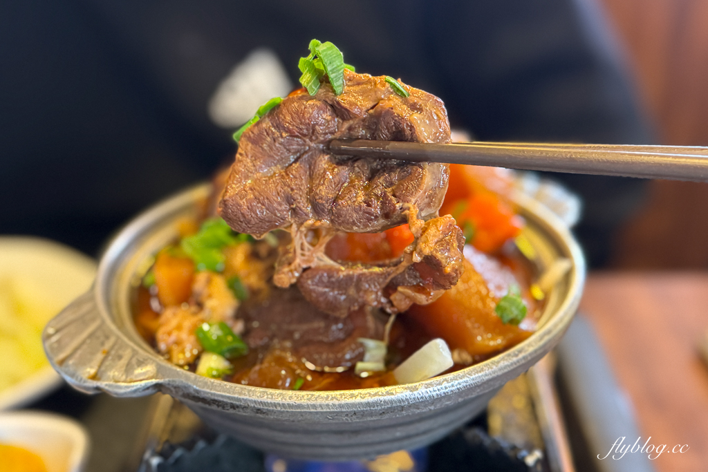 台中北區｜雙漁堂複合式餐廳．中國醫藥大學附近美食，必點麻油雞和牛肉煲 @飛天璇的口袋