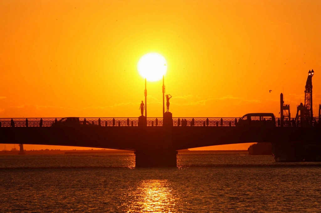 日本北海道｜幣舞橋．道東釧路知名景點，欣賞世界三大夕陽 @飛天璇的口袋