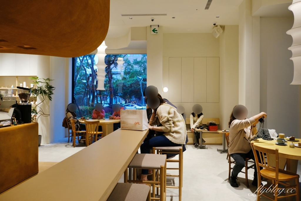 台中西區｜ONIBUS COFFEE．東京中目黑潮牌咖啡館，台中草悟道忠泰老佛爺一樓 @飛天璇的口袋