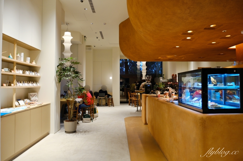 台中西區｜ONIBUS COFFEE．東京中目黑潮牌咖啡館，台中草悟道忠泰老佛爺一樓 @飛天璇的口袋