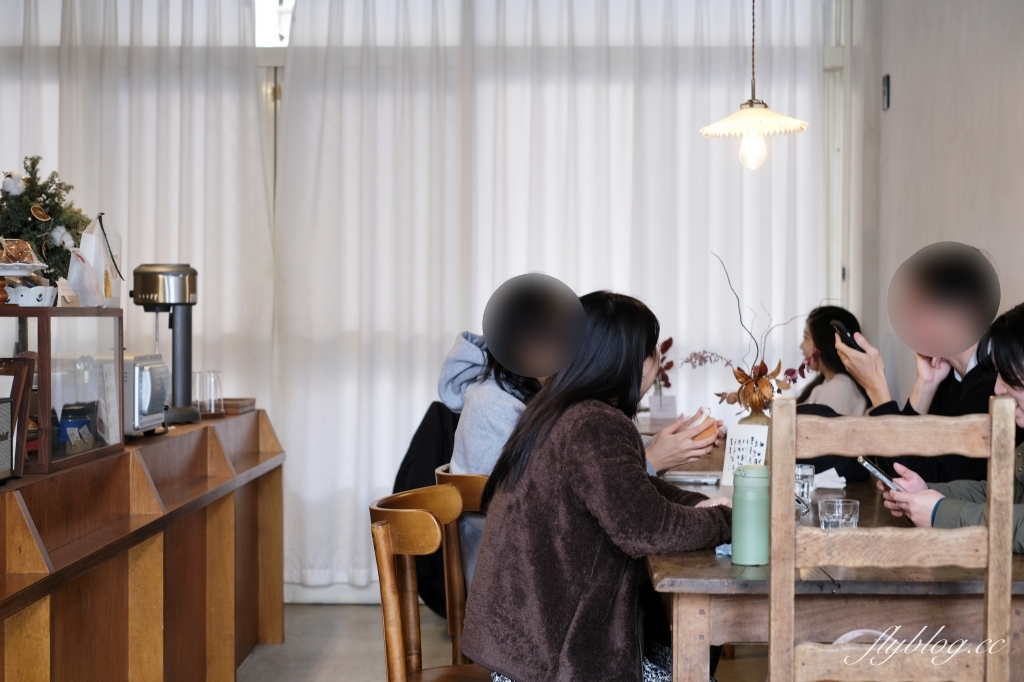 台中大里｜餐桌上的時光．座落於小公園旁，大里早午餐甜點店 @飛天璇的口袋