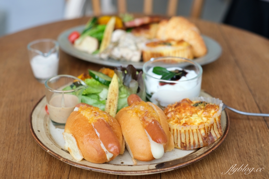 台中大里｜餐桌上的時光．座落於小公園旁，大里早午餐甜點店 @飛天璇的口袋