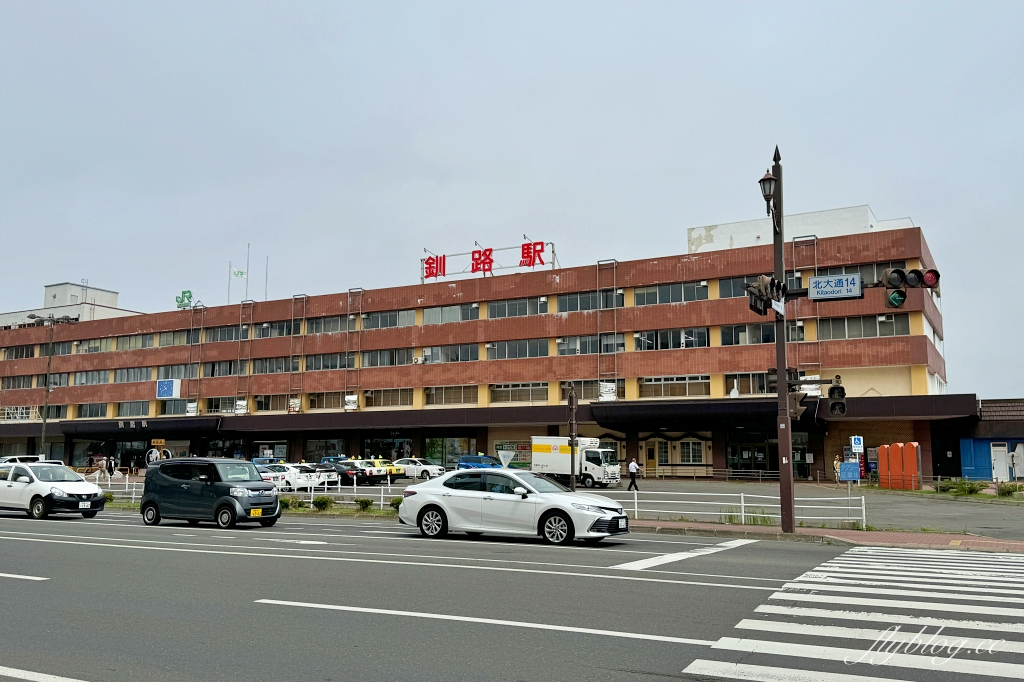 日本北海道｜釧路車站美食．人氣飯糰專賣店、釧路logo造型麵包、釧路限定7-11便當 @飛天璇的口袋