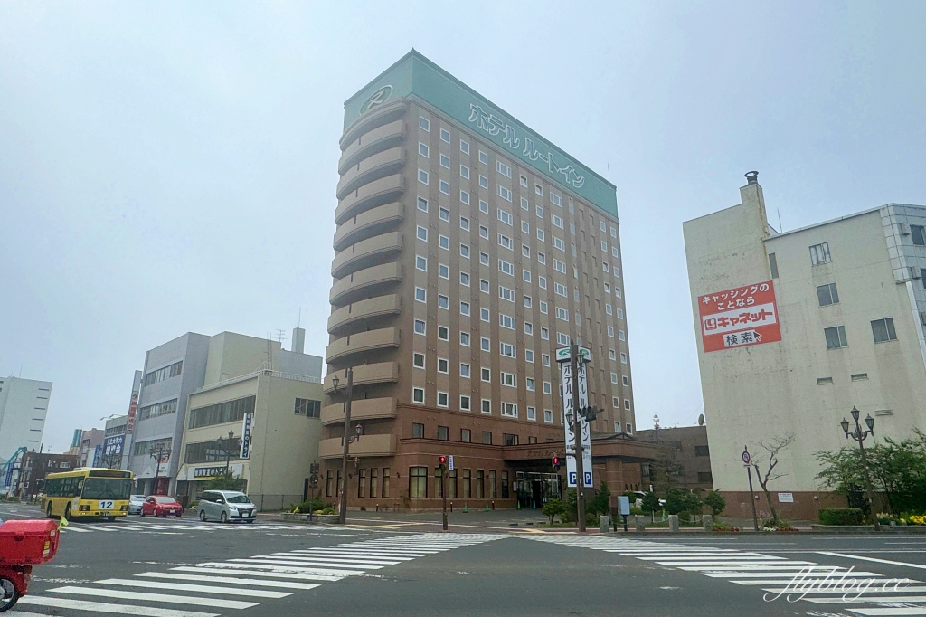 日本北海道｜釧路車站美食．人氣飯糰專賣店、釧路logo造型麵包、釧路限定7-11便當 @飛天璇的口袋