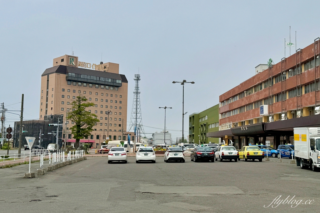 日本北海道｜釧路車站美食．人氣飯糰專賣店、釧路logo造型麵包、釧路限定7-11便當 @飛天璇的口袋