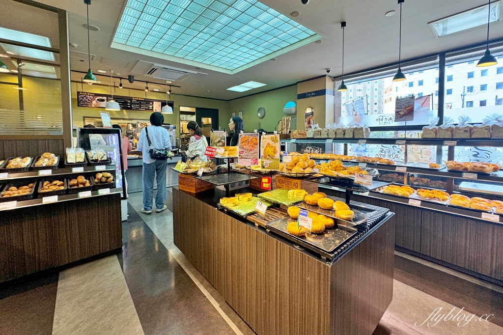 日本北海道｜釧路車站美食．人氣飯糰專賣店、釧路logo造型麵包、釧路限定7-11便當 @飛天璇的口袋