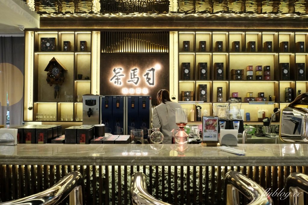 台中南屯｜茶馬司訪山茶店．充滿科技未來感的茶店，大大的月球裝置藝術 @飛天璇的口袋