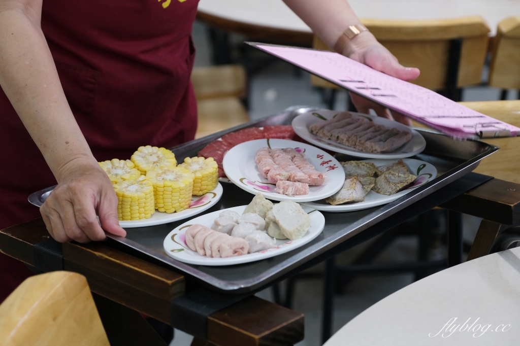 台南中西｜小豪洲沙茶爐 中山店．府城60年廣東汕頭沙茶火鍋，學生族和小資族的好選擇 @飛天璇的口袋