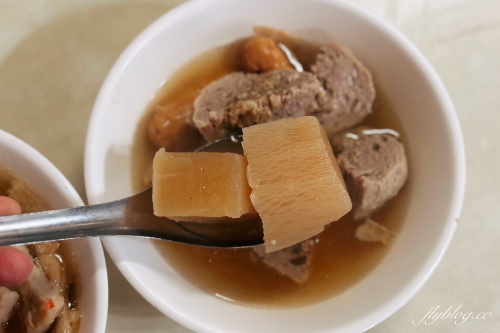 台中東勢｜老黑輪肉圓店車站店．東勢豐原客運車店對面，食尚玩家採訪在地美食 @飛天璇的口袋