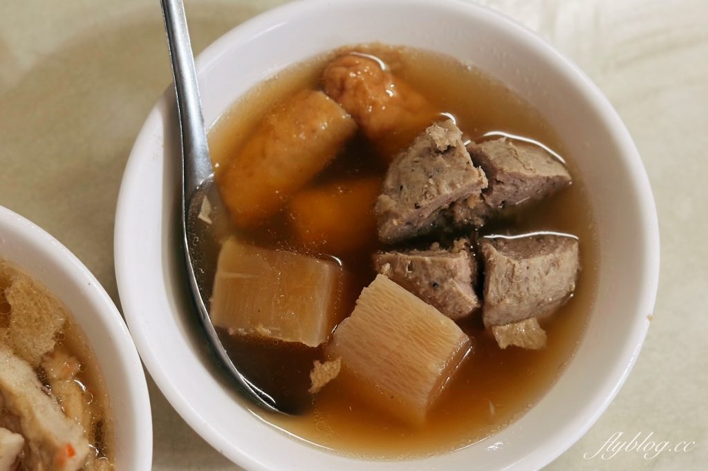 台中東勢｜老黑輪肉圓店車站店．東勢豐原客運車店對面，食尚玩家採訪在地美食 @飛天璇的口袋