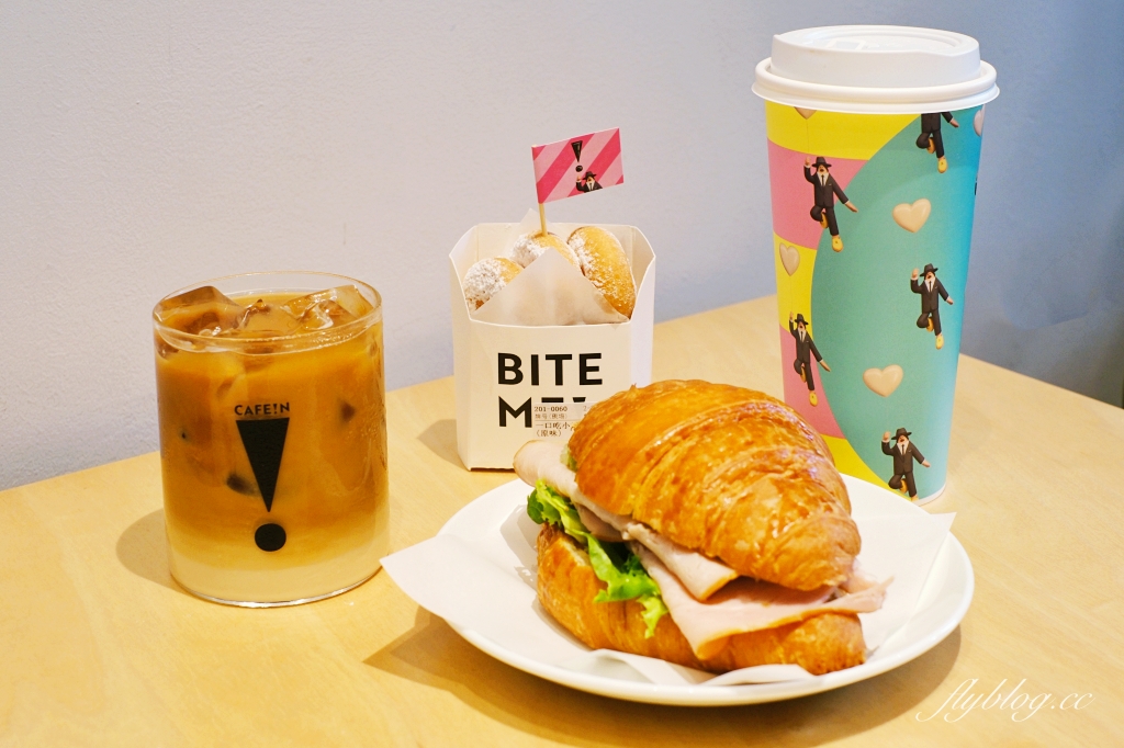 台中北屯｜CAFE!N 硬咖啡 台中機捷門市．純白韓系咖啡館，鄰近北屯捷運總站 @飛天璇的口袋