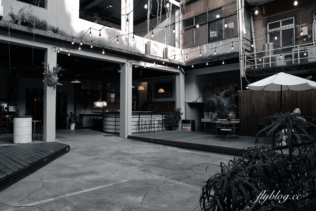 台中東區｜Cuppa FS Cafe 富興店．富興工廠1962裡的咖啡館，舊工廠蛻變成文靜聚落 @飛天璇的口袋