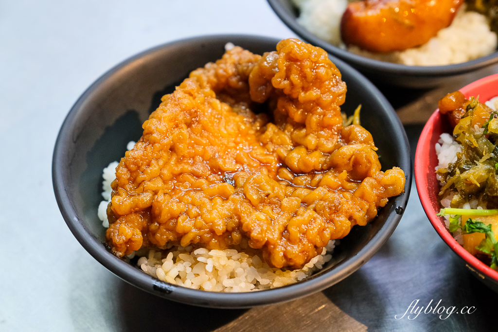 台中西屯｜肉燥兄弟魯肉飯．營業到深夜2點宵夜場，從路邊餐車到實體店面 @飛天璇的口袋